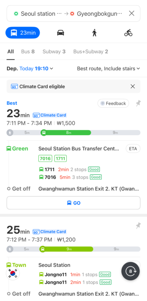 Naver Map showing public transit routes from Seoul Station to Gyeongbokgung with real-time bus arrival times and crowding information.
